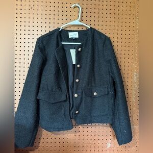 Universal threads black jacket- super soft- gold
Buttons- nwt size large